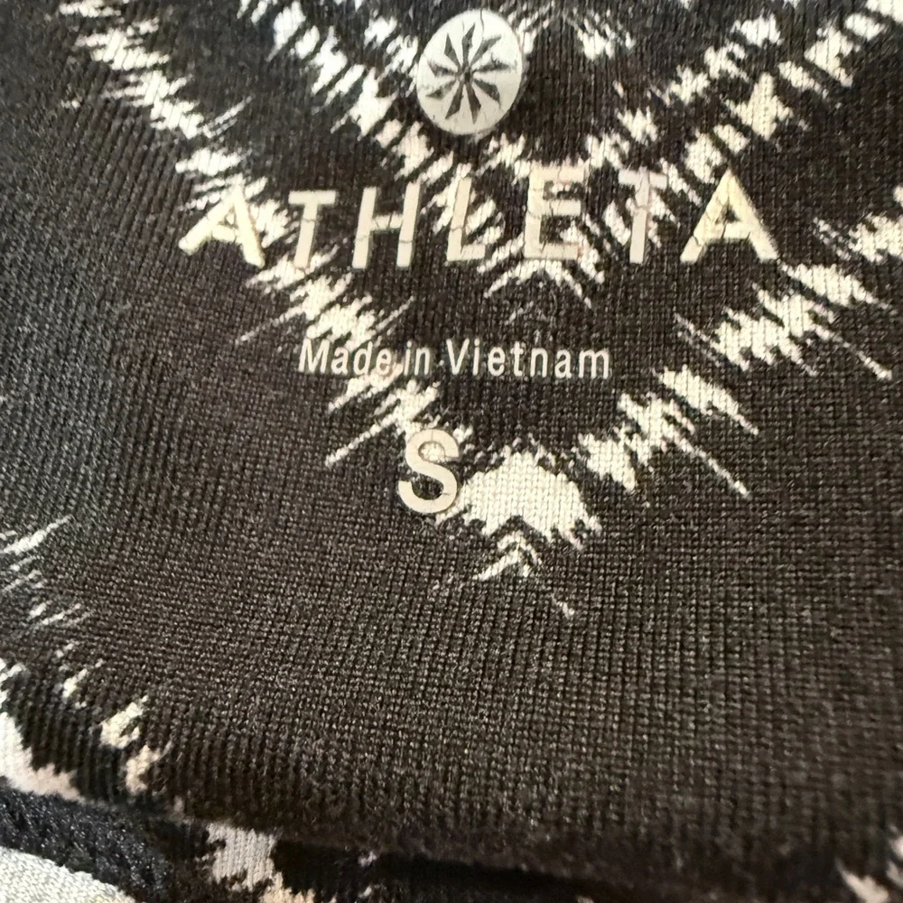 Athleta Zig Zag Relay Capri Black White Chevron Cropped Leggings - Picture 11 of 11